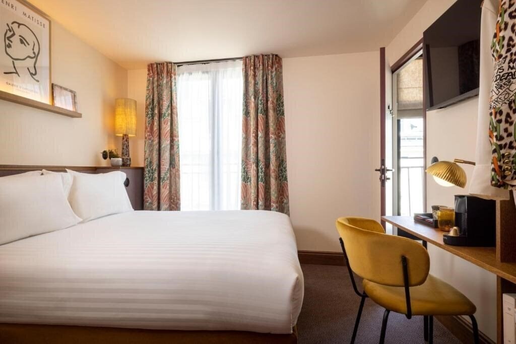 Отель Hotel Ernest 3*